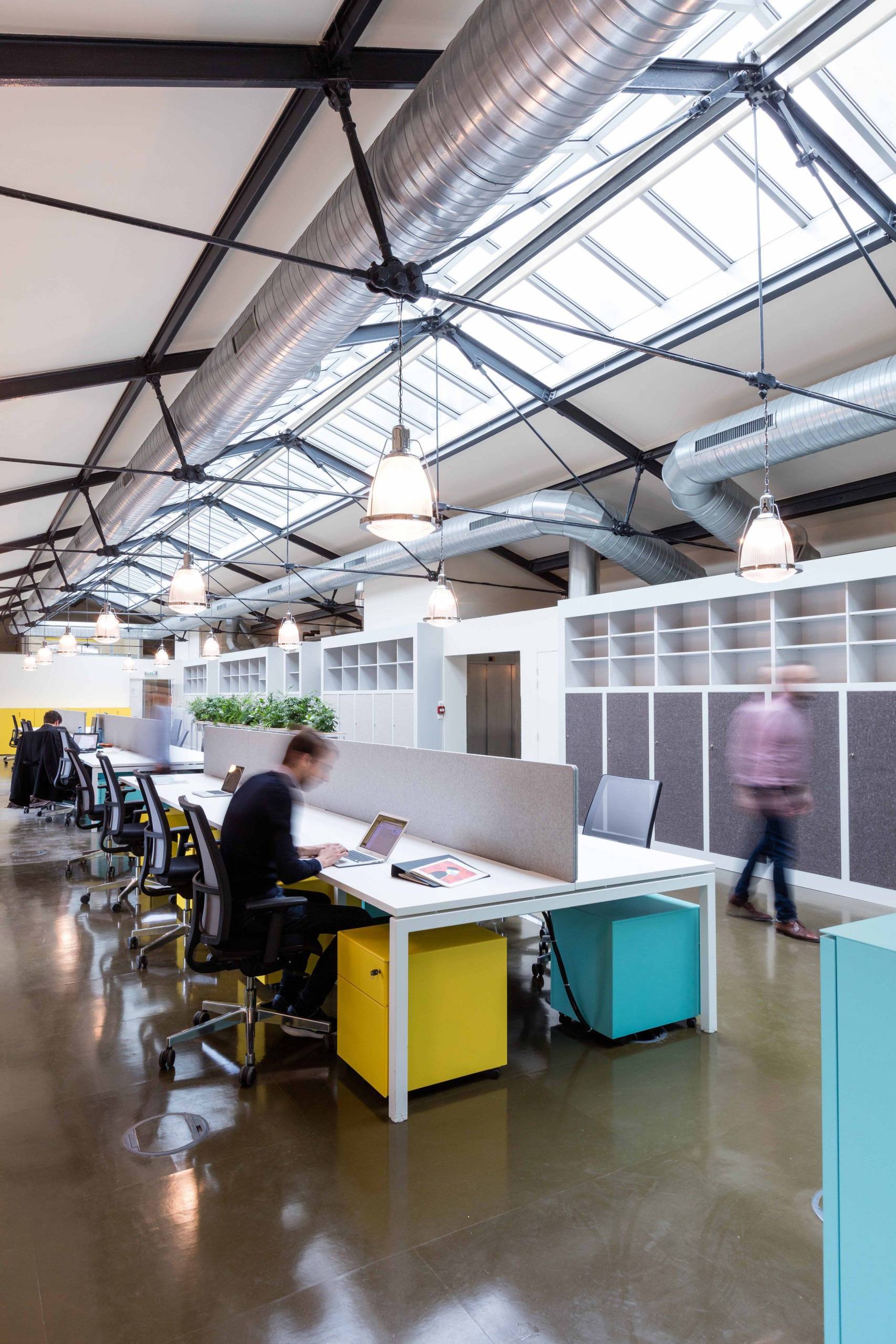 man-is-working-desk-with-yellow-box-it
